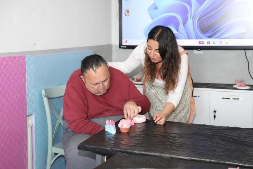 Mesir Festivali öncesi Manisa'da yürekleri ısıtan görüntü! Özel çocuklar üretti
