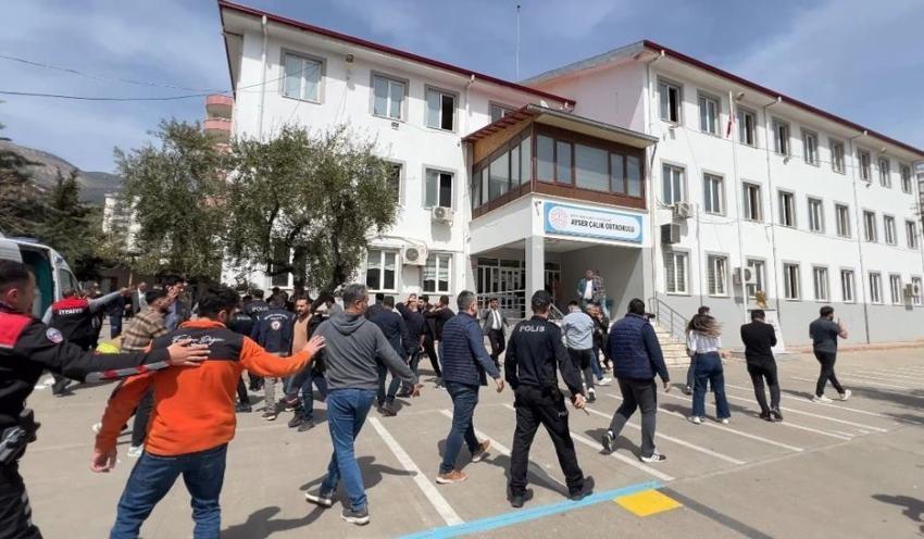 Kahramanmaraş'taki okul saldırısında dehşete düşüren detaylar! "5 silah ve 7 şarjörle gelmiş"