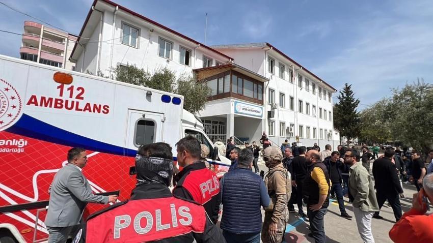 Kahramanmaraş'taki okul saldırısında dehşete düşüren detaylar! "5 silah ve 7 şarjörle gelmiş"