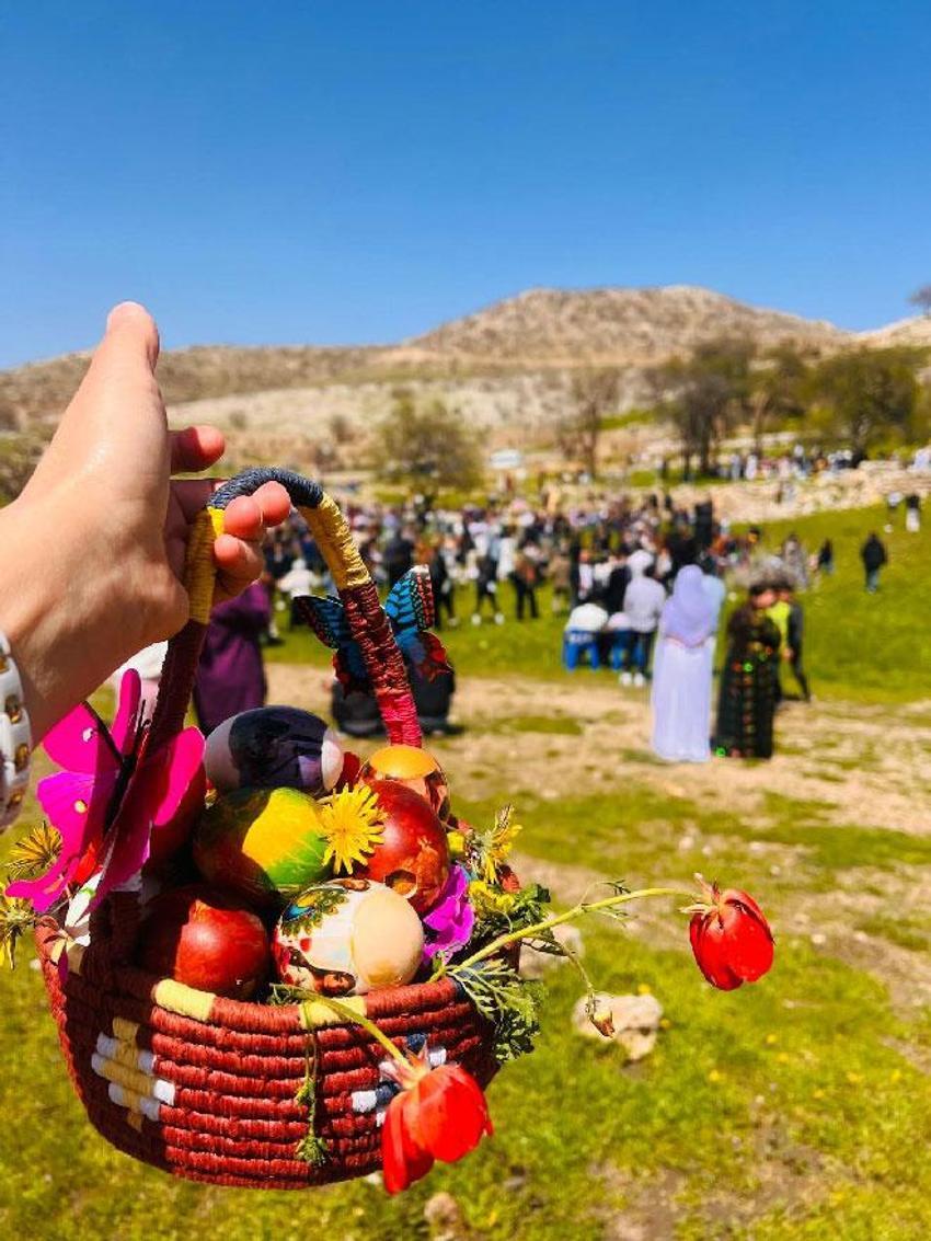 Ezidiler geleneksel 'Çarşema Sor Bayramı'nı festival havasında kutladı