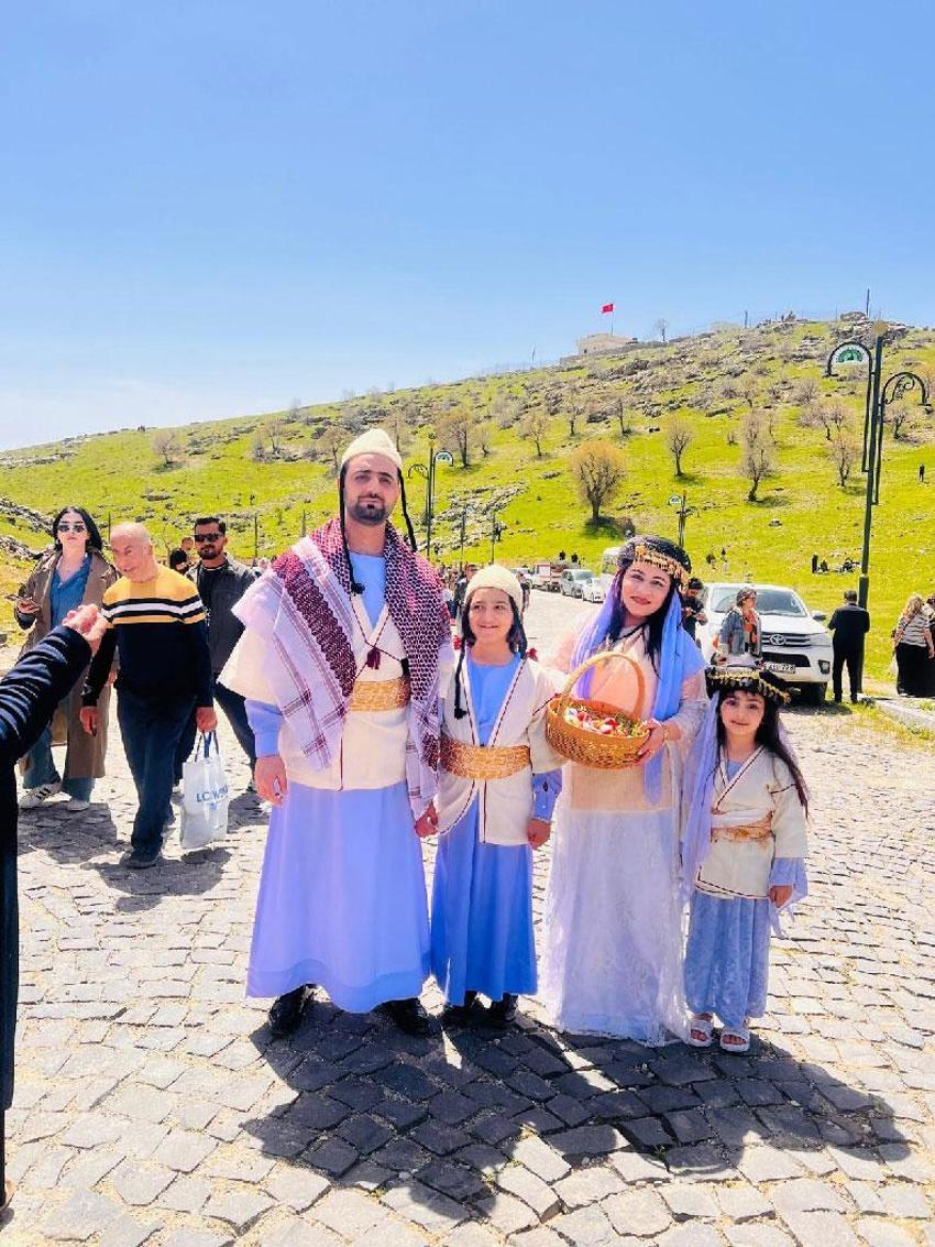 Ezidiler geleneksel 'Çarşema Sor Bayramı'nı festival havasında kutladı