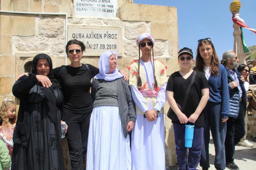 Ezidiler geleneksel 'Çarşema Sor Bayramı'nı festival havasında kutladı
