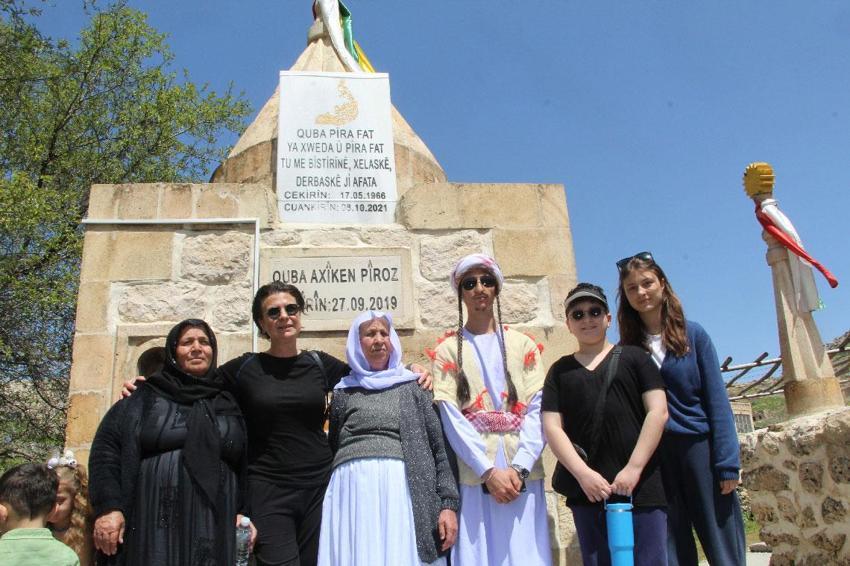 Ezidiler geleneksel 'Çarşema Sor Bayramı'nı festival havasında kutladı