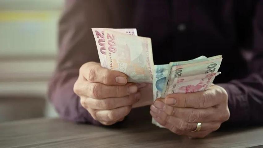 Emekli promosyonunda rekor görüldü: Bankalar arasında zirve rakama çıkıldı! Yeni gelişme...