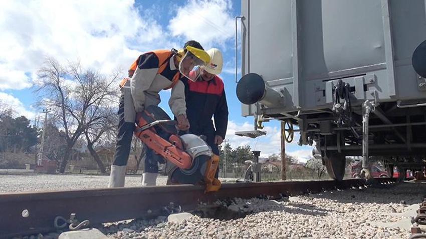 Erzincan'da tarihi tren garı eğitim alanına dönüştü: Geleceğin demir yolcuları sanalda usta oluyor!