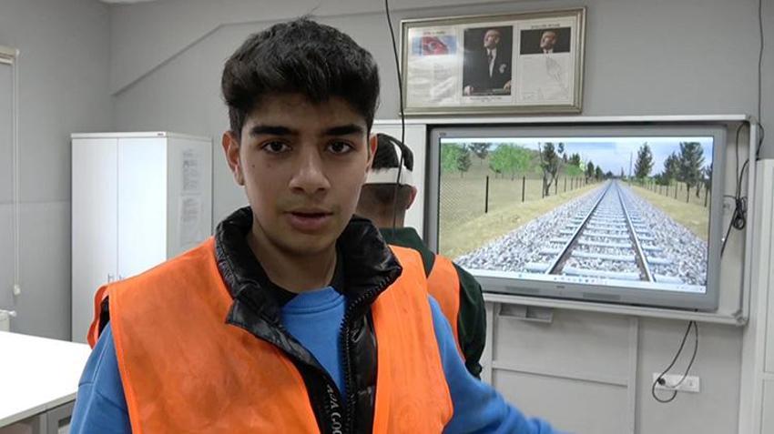 Erzincan'da tarihi tren garı eğitim alanına dönüştü: Geleceğin demir yolcuları sanalda usta oluyor!