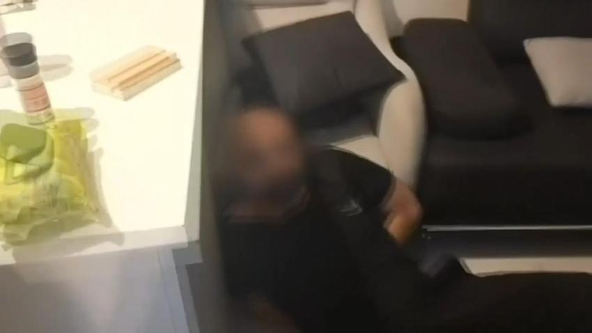 Interpol tarafından 'Kırmızı Bülten' ile aranan altın kaçakçısı Eyüpsultan'da yakalandı!