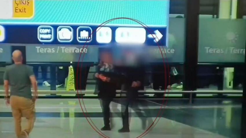 Interpol tarafından 'Kırmızı Bülten' ile aranan altın kaçakçısı Eyüpsultan'da yakalandı!