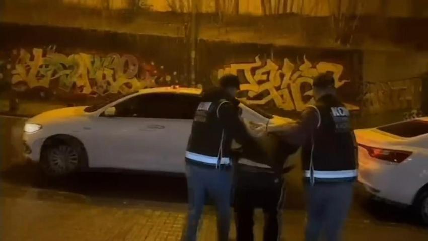 Interpol tarafından 'Kırmızı Bülten' ile aranan altın kaçakçısı Eyüpsultan'da yakalandı!