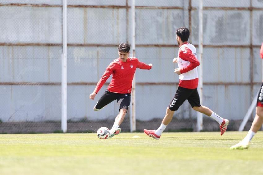 Sivasspor’a Rey Manaj müjdesi! İsmet Taşdemir'in istediği oldu