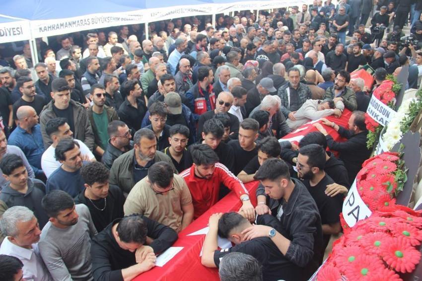 Kahramanmaraş'ta yürek yakan cenaze töreni! 4 öğrenci gözyaşları içinde son yolculuklarına gönderildi