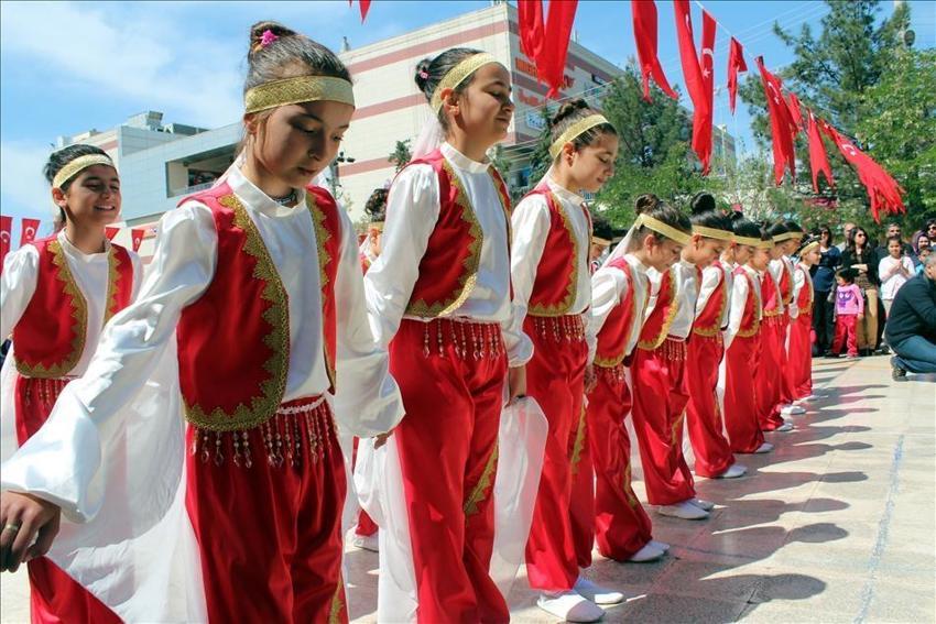 23 Nisan resmi tatil mi, yarım gün mü? 23 Nisan Ulusal Egemenlik ve Çocuk Bayramı hangi güne denk geliyor?