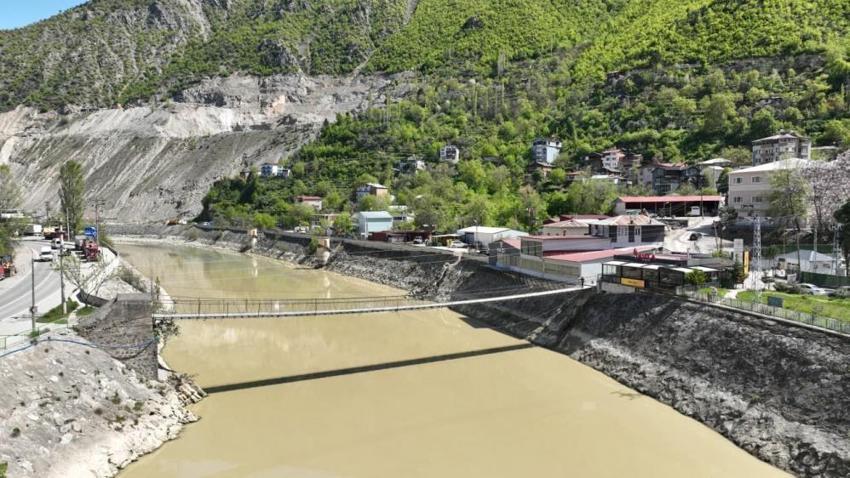 Karadeniz'in en uzun asma köprüsü Artvin'de: 105 metrelik köprüde yürümek yürek istiyor!