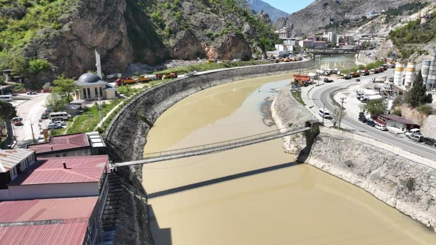 Karadeniz'in en uzun asma köprüsü Artvin'de: 105 metrelik köprüde yürümek yürek istiyor!