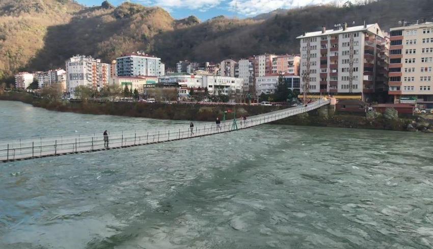 Karadeniz'in en uzun asma köprüsü Artvin'de: 105 metrelik köprüde yürümek yürek istiyor!