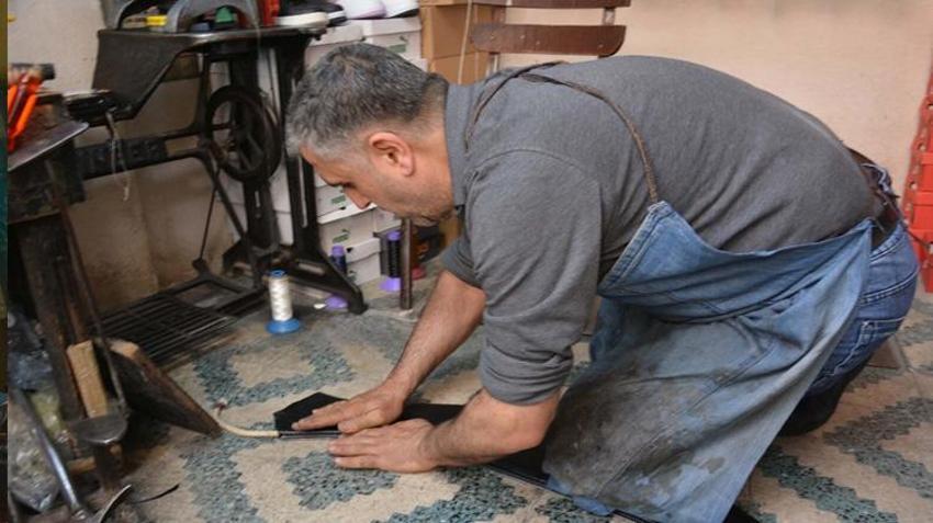 Ege'de sadece o yapıyor! Ayakkabı tamircisiyken başladı, şimdi başpehlivanlar sıraya giriyor
