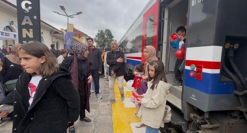1934 yılında başlayana Turistik Tuz Ekspresi 2026'nın ilk seferini yaptı: Ziyaretçiler Çankırı'ya hayran kaldı
