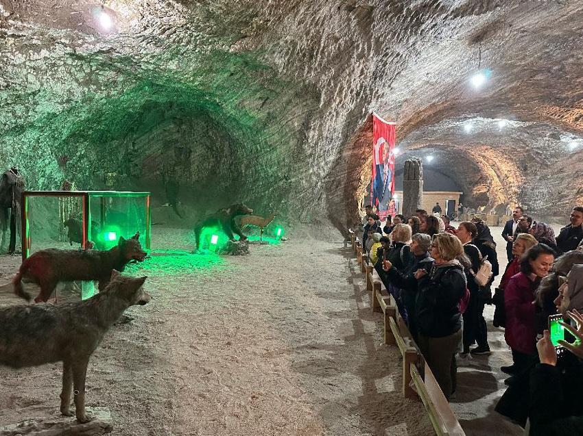 1934 yılında başlayana Turistik Tuz Ekspresi 2026'nın ilk seferini yaptı: Ziyaretçiler Çankırı'ya hayran kaldı