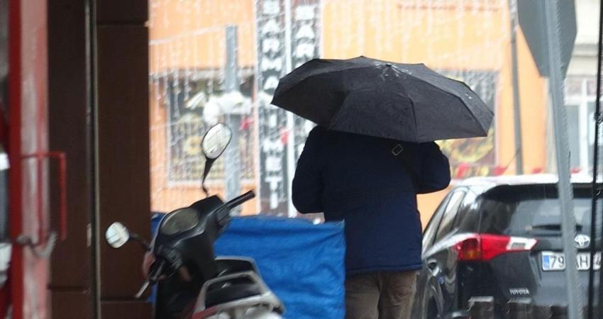 Sıcaklıklar düşüyor sağanak yağış ve fırtına kuvvetli geliyor! Meteoroloji ve İçişleri Bakanlığı sarı ve turuncu alarm verdi
