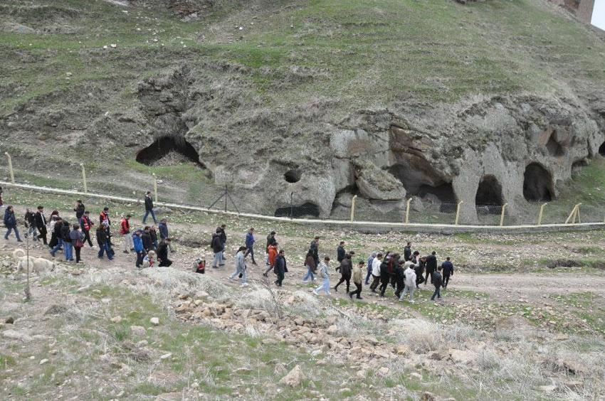 Turizm Haftası’nda tarih ve doğa iç içe: Ani Örenyeri’nde unutulmaz yürüyüş