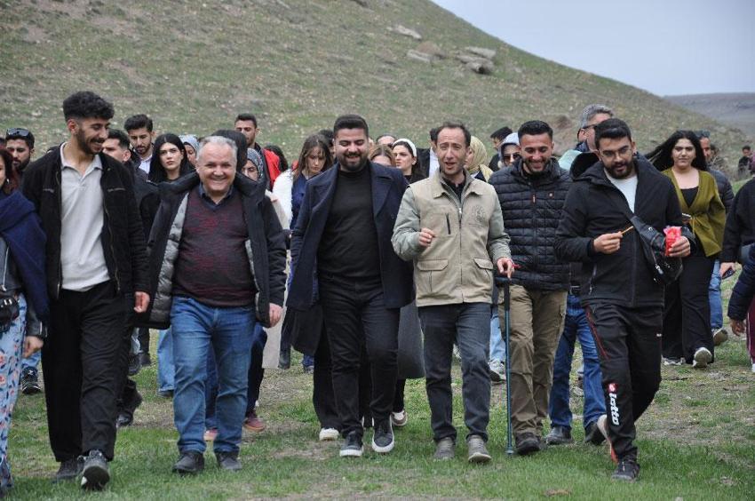 Turizm Haftası’nda tarih ve doğa iç içe: Ani Örenyeri’nde unutulmaz yürüyüş