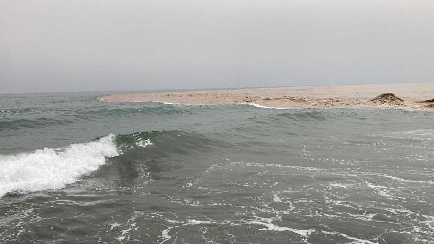 Meteoroloji uyardı Mersin'in yaylalarındaki sel dereleri coşturdu, Akdeniz'i kahverengiye bürüdü
