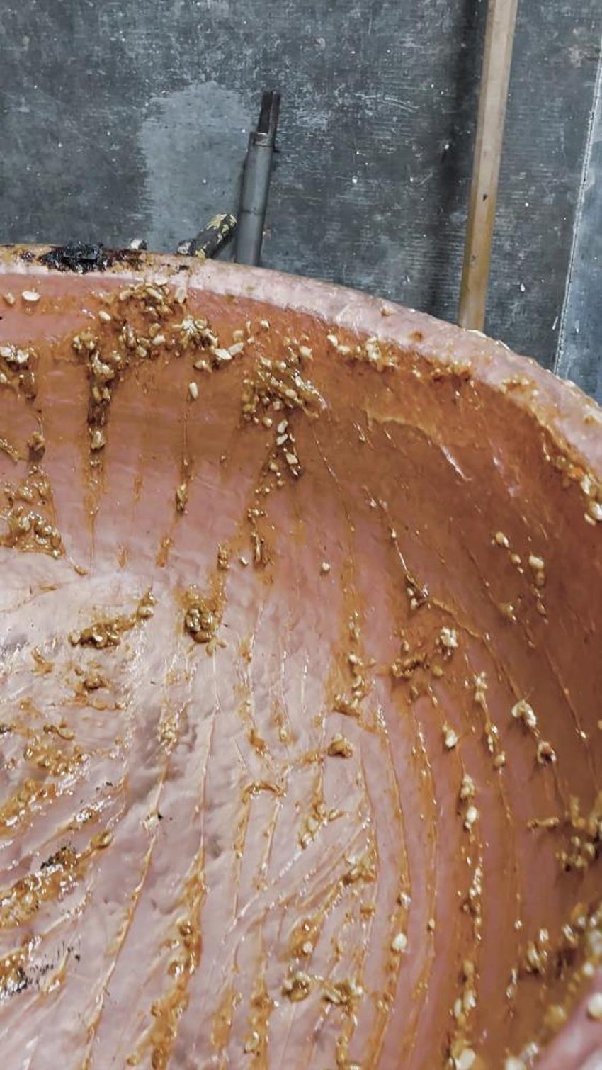 Evden kötü kokular geldiğini fark eden zabıtalar harekete geçti! Mide bulandıran imalathane