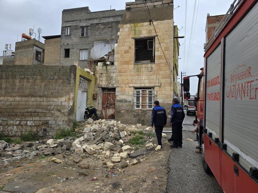 Gaziantep'te korkunç çöküş: Yağış sonrası bina yıkıldı