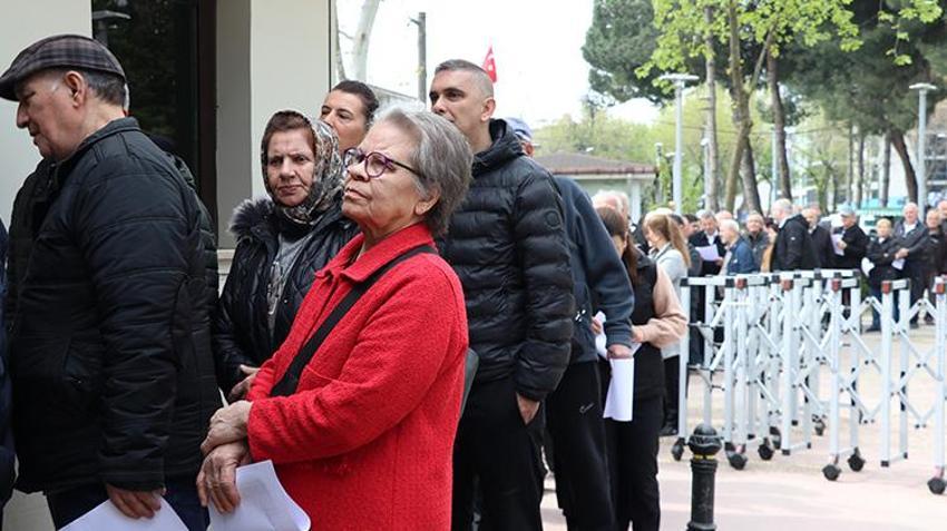 Bursa, İzmir, Eskişehir ve Yalova'da sandıklar kuruldu! Akşam 8'e kadar oy verme işlemi devam edecek