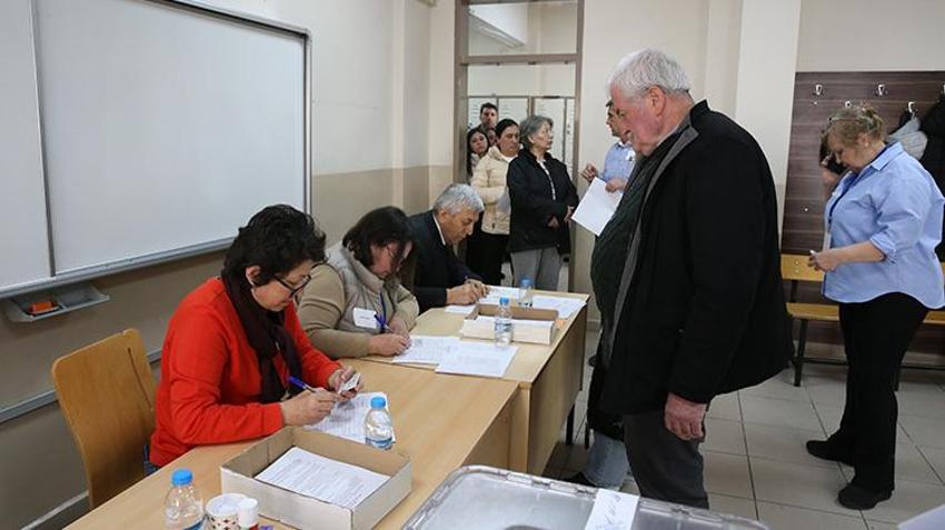 Bursa, İzmir, Eskişehir ve Yalova'da sandıklar kuruldu! Akşam 8'e kadar oy verme işlemi devam edecek