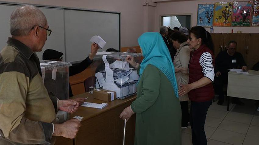 Bursa, İzmir, Eskişehir ve Yalova'da sandıklar kuruldu! Akşam 8'e kadar oy verme işlemi devam edecek