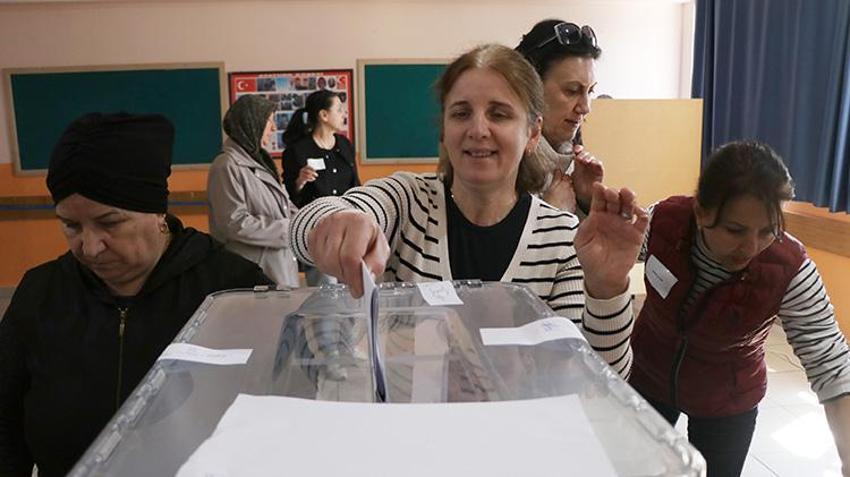 Bursa, İzmir, Eskişehir ve Yalova'da sandıklar kuruldu! Akşam 8'e kadar oy verme işlemi devam edecek