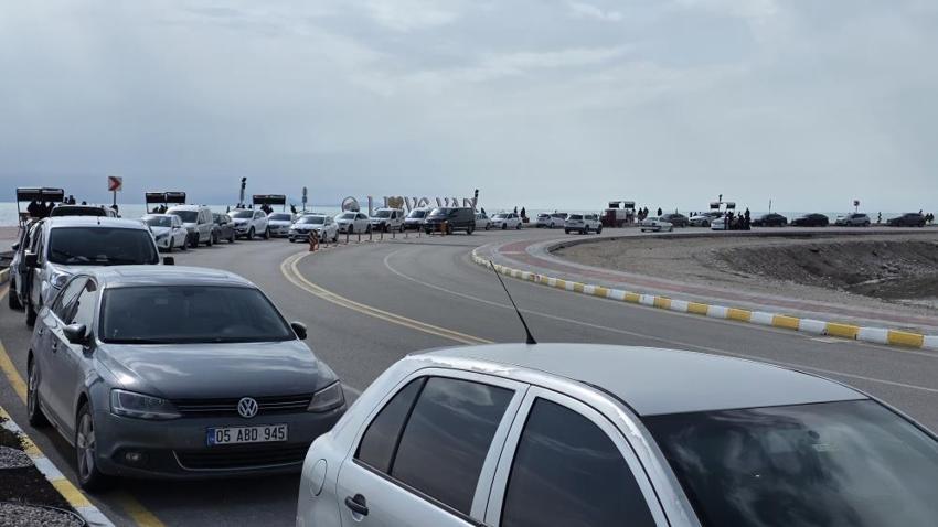 Van'da herkes oraya akın etti! Edremit, İskele ve Fidanlık'ta yer kalmadı