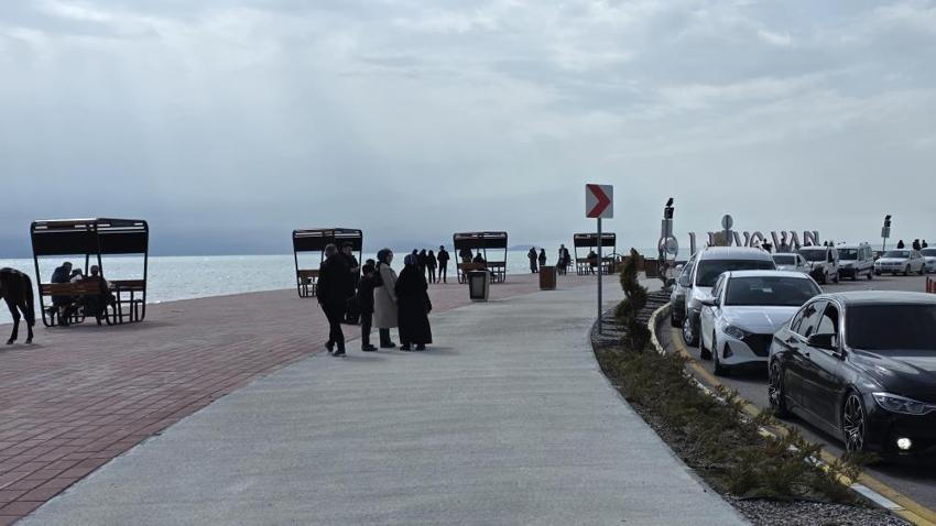Van'da herkes oraya akın etti! Edremit, İskele ve Fidanlık'ta yer kalmadı