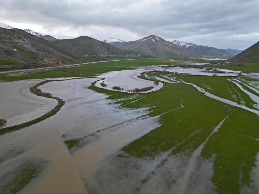 Bitlis'te doğa değişti: Menderesler göl oldu!