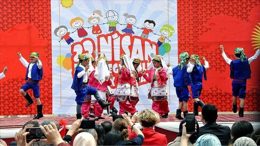 23 NİSAN OKULLAR TATİL Mİ? 23 Nisan kutlamaları iptal edildi! 24 Nisan tatil mi? Resmi kurumlar kapalı mı?
