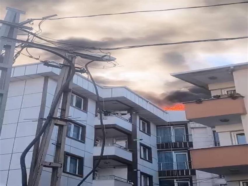 İstanbul'da geceyi alevler aydınlattı! 5 Katlı binada yangın çıktı