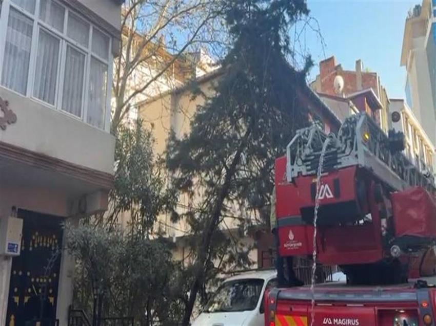 İstanbul'da geceyi alevler aydınlattı! 5 Katlı binada yangın çıktı