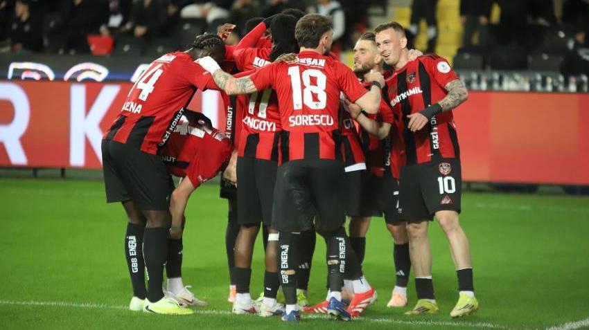 Burak Yılmaz gitti, Gaziantep FK 3 golle ezdi, geçti
