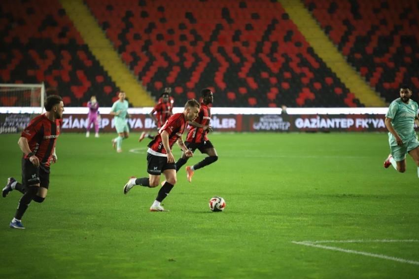 Burak Yılmaz gitti, Gaziantep FK 3 golle ezdi, geçti