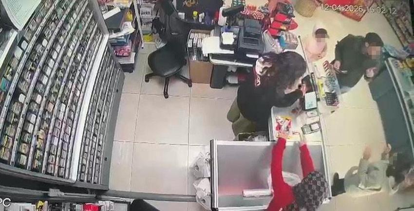 Kocaeli'de vicdanları yaralayan olay! Markette çocuğa şiddet kamerada! Uzmanlar uyarıyor: Özel çocuklarda izler çok daha derin olabilir