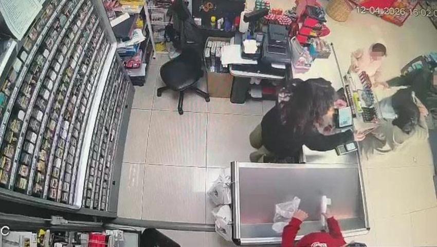 Kocaeli'de vicdanları yaralayan olay! Markette çocuğa şiddet kamerada! Uzmanlar uyarıyor: Özel çocuklarda izler çok daha derin olabilir