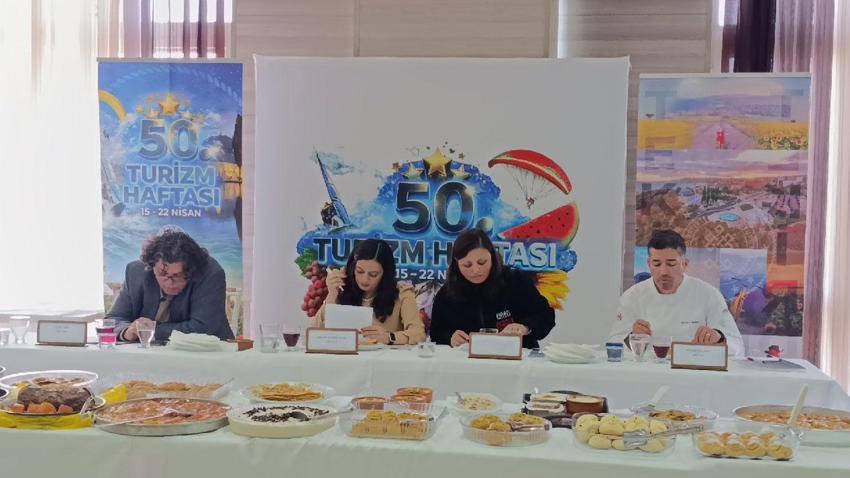 32 çeşit yöresel tatlı yarıştı: Tekirdağ'ın coğrafi işaretli Hayrabolu tatlısı 1. oldu