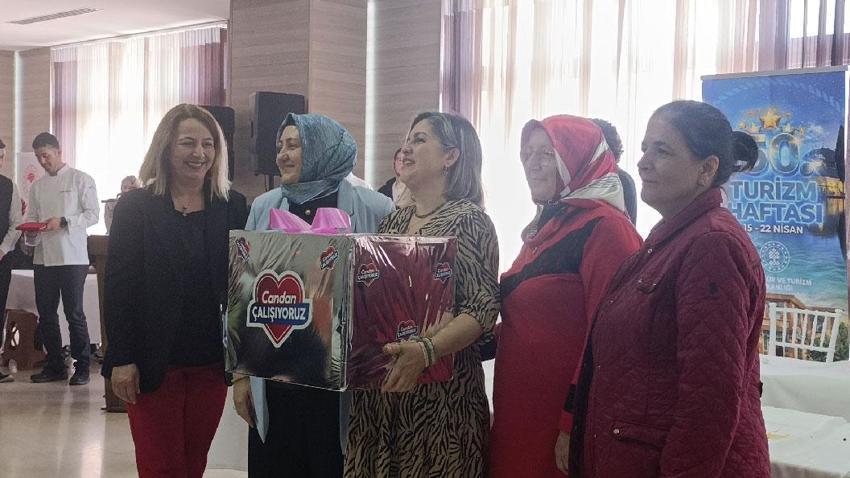 32 çeşit yöresel tatlı yarıştı: Tekirdağ'ın coğrafi işaretli Hayrabolu tatlısı 1. oldu