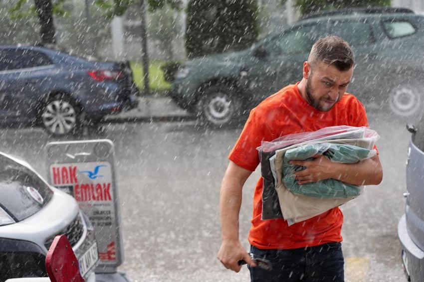 Hava durumunda son dakika gelişmesi! Yurt genelinde gök gürültülü sağanak yağmur geliyor: İşte il il son hava durumu