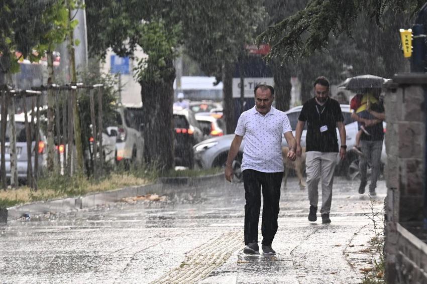Hava durumunda son dakika gelişmesi! Yurt genelinde gök gürültülü sağanak yağmur geliyor: İşte il il son hava durumu