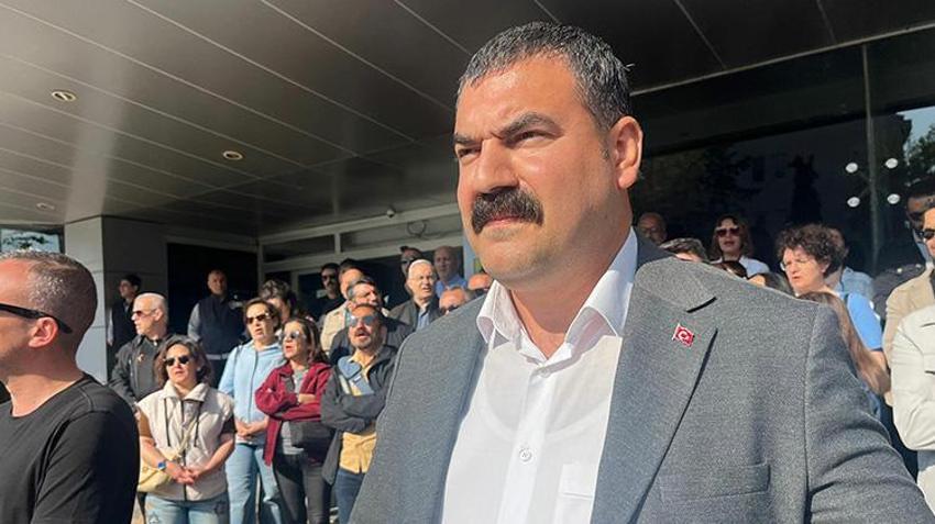Karşıyaka Belediyesi'nde çalışan memurlar iş bırakma eylemi yaptı