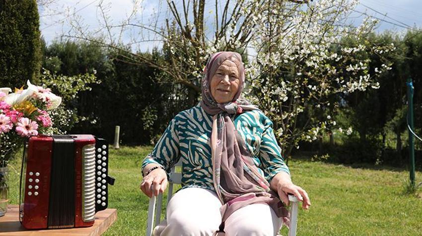 Anneler gününde aldığı hediye hayatını değiştirdi: Süheyla Şimşek’in el mızıkasıyla başlayan hayatı belgesel oldu
