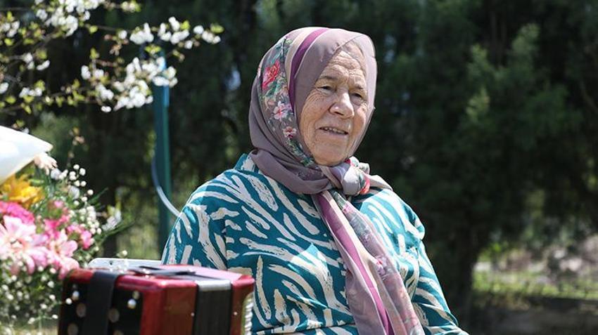 Anneler gününde aldığı hediye hayatını değiştirdi: Süheyla Şimşek’in el mızıkasıyla başlayan hayatı belgesel oldu