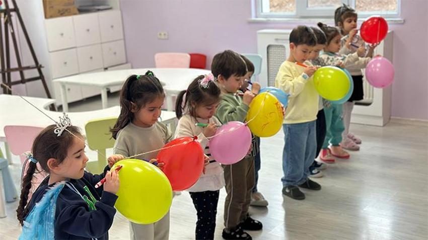 Sivas'ta eğitimde sınıf atlatan model! Anaokulu öğrencileri şakır şakır İngilizce konuşuyor